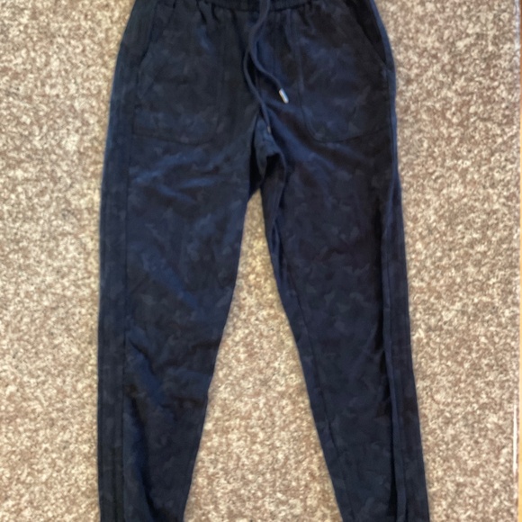 Athleta Farallon Jogger Blue Stratum Camo Size 6 Tall - Picture 2 of 8